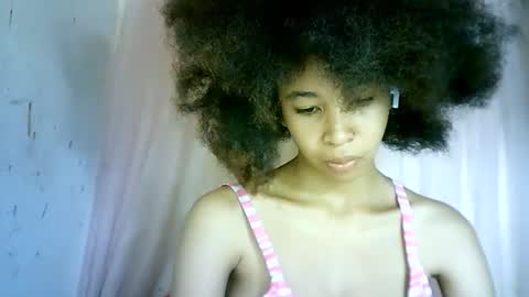 Snapshot of xenna610827 chatting on March 2, 4:10 pm xenna610827 online show from March 2, 4:10 pm