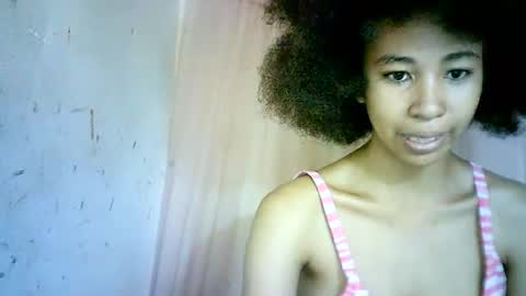 Snapshot of xenna610827 chatting on March 5, 4:35 pm xenna610827 online show from March 5, 4:35 pm