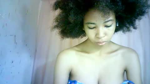 Snapshot of xenna610827 chatting on March 11, 6:10 am xenna610827 online show from March 11, 6:10 am