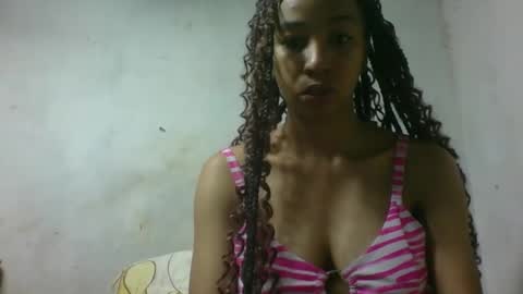 Snapshot of xenna610827 chatting on February 2, 12:37 pm xenna610827 online show from February 2, 12:37 pm