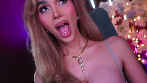 Snapshot of xforyoureyesonlyx chatting on February 3, 6:22 am Anne online show from February 3, 6:22 am