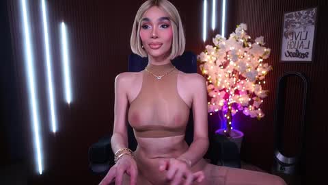 Snapshot of xforyoureyesonlyx chatting on March 3, 2:07 am Anne online show from March 3, 2:07 am