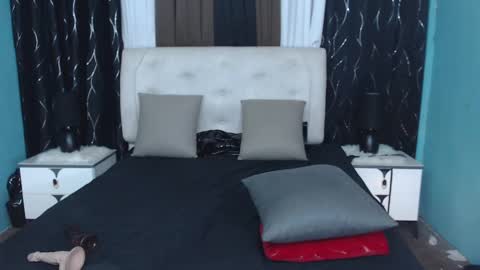 Snapshot of xhugesignificant69x chatting on December 4, 12:41 am xhugesignificant69x online show from December 4, 12:41 am