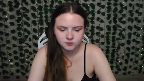 Snapshot of xilana chatting on December 6, 4:25 am Lina online show from December 6, 4:25 am