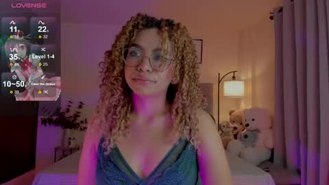Snapshot of ximena_sotto1 chatting on April 20, 9:38 pm camila online show from April 20, 9:38 pm