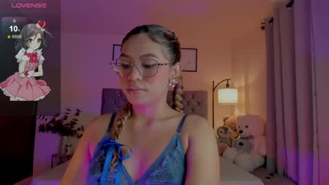 Snapshot of ximena_sotto1 chatting on April 23, 9:17 pm camila online show from April 23, 9:17 pm