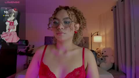 Snapshot of ximena_sotto1 chatting on April 26, 6:27 pm camila online show from April 26, 6:27 pm