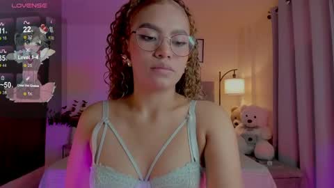 Snapshot of ximena_sotto1 chatting on April 28, 6:02 pm camila online show from April 28, 6:02 pm