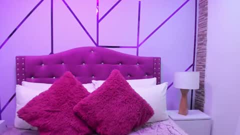 Snapshot of ximena_vasquez8 chatting on February 21, 3:01 am Xime online show from February 21, 3:01 am