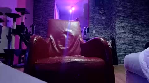 Snapshot of xo_smurf_xo chatting on February 20, 9:32 am Just Smurf online show from February 20, 9:32 am