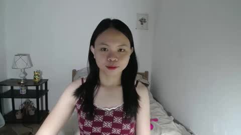 Snapshot of xo_worth_it chatting on March 1, 3:36 pm nathalie online show from March 1, 3:36 pm