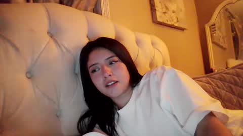 Snapshot of xochampagnemami chatting on February 11, 5:45 am xochampagnemami online show from February 11, 5:45 am