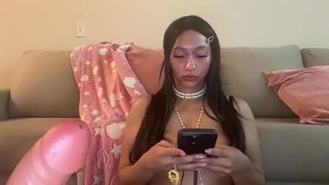 Snapshot of xoxomia444 chatting on May 24, 10:15 pm mia online show from May 24, 10:15 pm