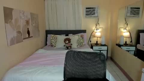 MISS  GODDESS  DOLLY  online show from November 20, 7:02 pm