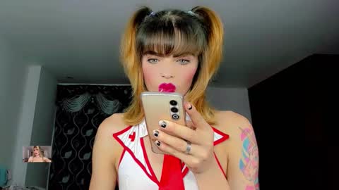 Snapshot of xthesexyboyx chatting on October 17, 8:28 am Femboy Exotic online show from October 17, 8:28 am