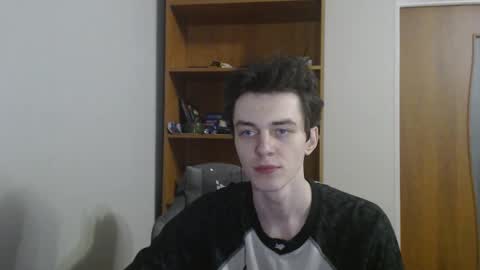 traqqq online show from November 17, 8:25 pm