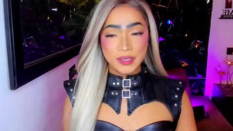 Snapshot of xxasian_goddessxx chatting on April 4, 3:27 am xxasian_goddessxx online show from April 4, 3:27 am