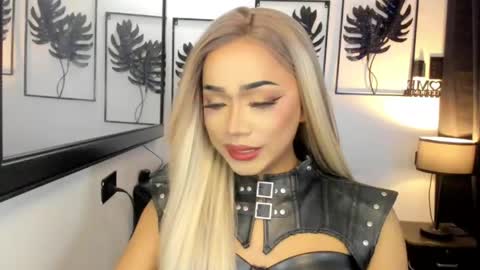 Snapshot of xxasian_goddessxx chatting on May 13, 3:42 pm xxasian_goddessxx online show from May 13, 3:42 pm