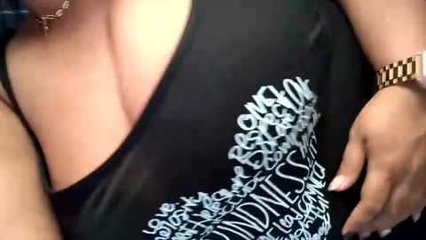 Snapshot of xxboobsiexx chatting on October 21, 2:23 am xxboobsiexx online show from October 21, 2:23 am