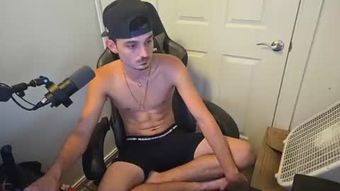 XxDreamBoyxX online show from August 4, 7:33 am