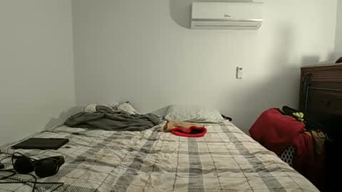 Snapshot of xxjasoneecx chatting on December 9, 2:45 am XxJasoncxX online show from December 9, 2:45 am