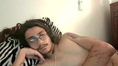 Snapshot of xxjasoneecx chatting on December 10, 9:44 am XxJasoncxX online show from December 10, 9:44 am