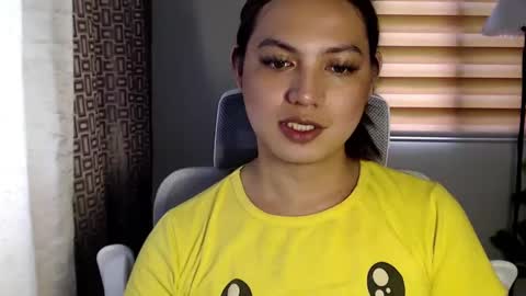 Snapshot of xxjulielovesyouxx chatting on December 17, 5:51 am July online show from December 17, 5:51 am