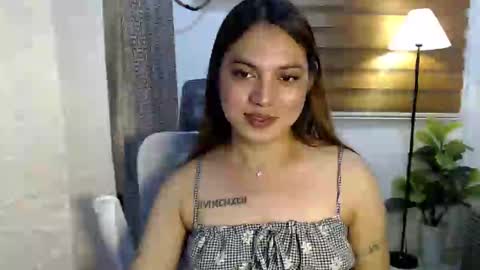 Snapshot of xxjulielovesyouxx chatting on December 21, 2:15 pm July online show from December 21, 2:15 pm