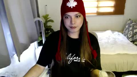 Snapshot of xxjulielovesyouxx chatting on October 1, 1:33 am July online show from October 1, 1:33 am