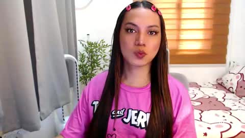 Snapshot of xxjulielovesyouxx chatting on January 16, 6:17 am July online show from January 16, 6:17 am