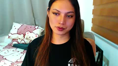 Snapshot of xxjulielovesyouxx chatting on February 5, 2:22 pm July online show from February 5, 2:22 pm