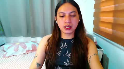 Snapshot of xxjulielovesyouxx chatting on February 12, 7:14 am July online show from February 12, 7:14 am