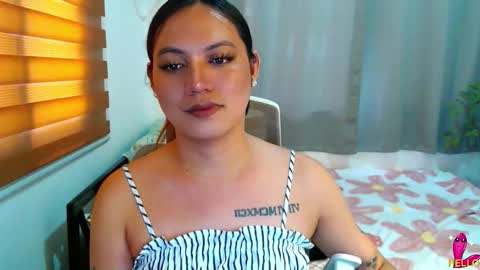 Snapshot of xxjulielovesyouxx chatting on March 5, 1:56 am July online show from March 5, 1:56 am