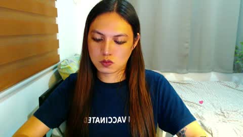 Snapshot of xxjulielovesyouxx chatting on March 27, 6:51 pm July online show from March 27, 6:51 pm