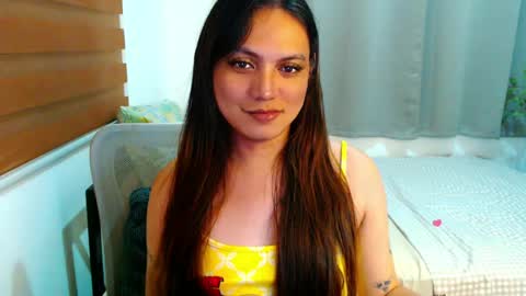 Snapshot of xxjulielovesyouxx chatting on April 4, 3:53 pm July online show from April 4, 3:53 pm