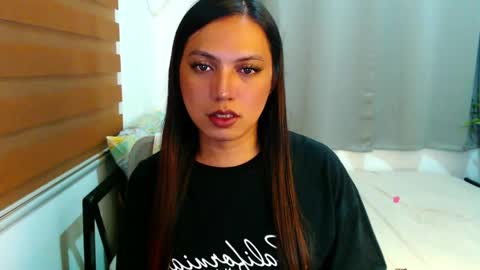 Snapshot of xxjulielovesyouxx chatting on April 16, 3:57 pm July online show from April 16, 3:57 pm