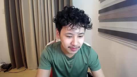 Snapshot of xxkelly0125xx chatting on January 12, 10:33 pm John online show from January 12, 10:33 pm