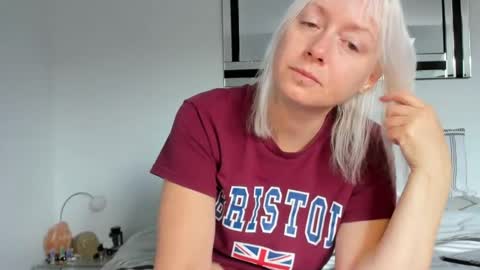 Snapshot of xxkimber_bentonxx chatting on July 1, 8:16 am Next online Monday to Friday 10am till 2pm UK time online show from July 1, 8:16 am