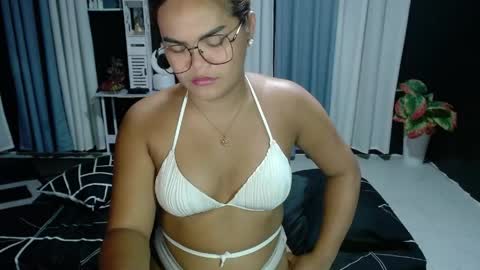 Kylie Smith online show from April 23, 12:29 pm