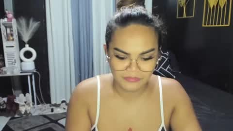 Kylie Smith online show from June 27, 11:26 am