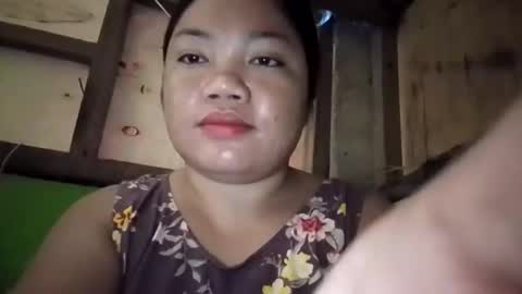 Snapshot of xxloriexx_me chatting on May 10, 11:43 pm xxloriexx_me online show from May 10, 11:43 pm