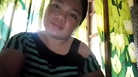 Snapshot of xxloriexx_me chatting on June 18, 11:42 pm xxloriexx_me online show from June 18, 11:42 pm