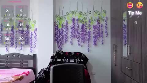 xxmilexx online show from April 29, 1:15 pm