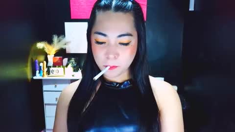 xxslutty kim online show from January 9, 9:45 am