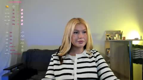 Snapshot of xxviktoryqueenxx chatting on October 11, 10:19 pm Vi online show from October 11, 10:19 pm