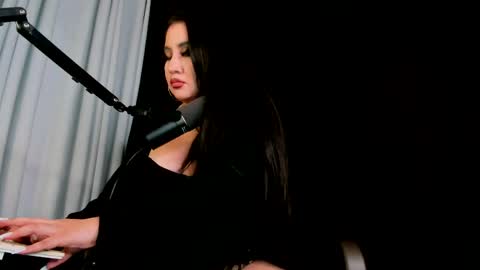 Snapshot of xxx_madamme chatting on May 14, 3:02 am Mistress Scarlet Igmiss scarlet978 online show from May 14, 3:02 am