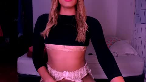 Snapshot of xxxanonymousloverxxx chatting on February 1, 12:40 am Chiara online show from February 1, 12:40 am