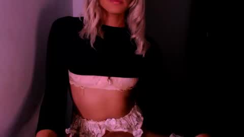 Snapshot of xxxanonymousloverxxx chatting on September 24, 4:16 am Chiara online show from September 24, 4:16 am