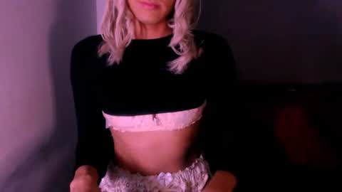 Snapshot of xxxanonymousloverxxx chatting on October 9, 5:49 am Chiara online show from October 9, 5:49 am