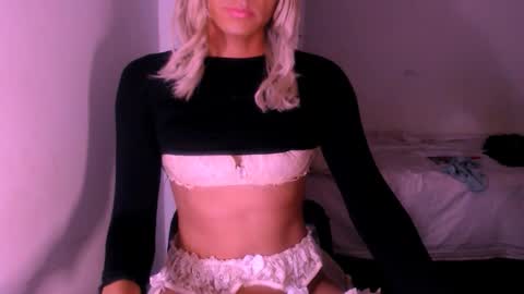 Snapshot of xxxanonymousloverxxx chatting on October 14, 4:02 am Chiara online show from October 14, 4:02 am